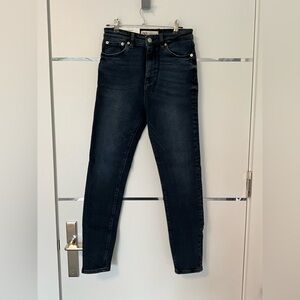 Women’s Black High-Rise Skinny Jeans